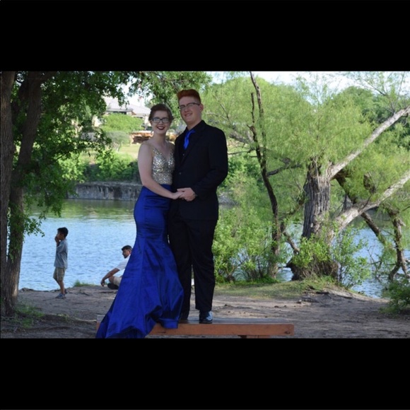 Prom dress! - Picture 3 of 5